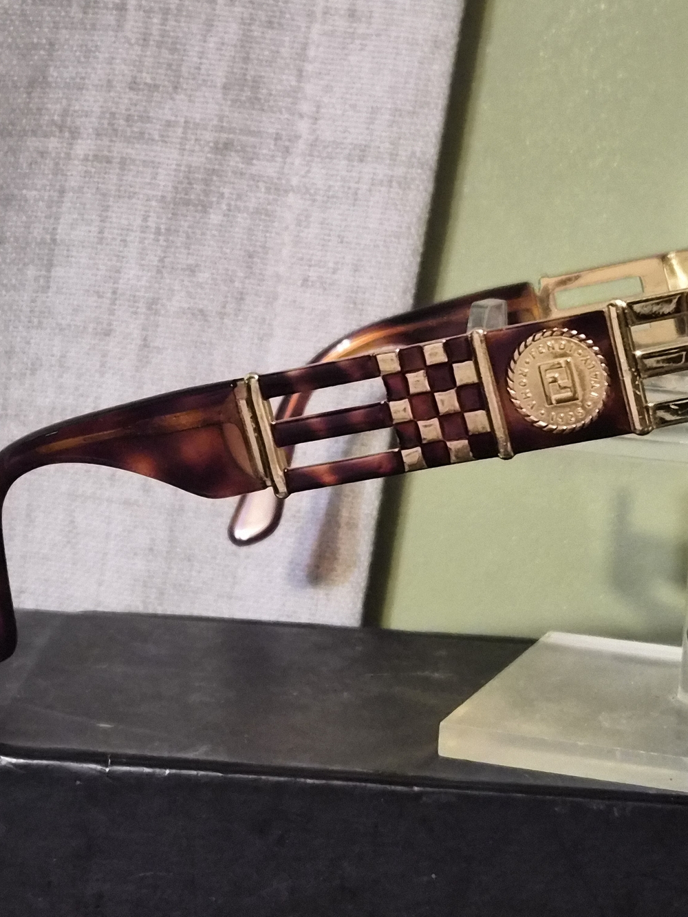 Men's Tortoiseshell and Gold Accent Sunglasses Temples